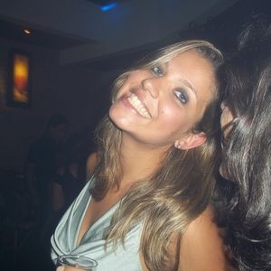 Meet your Posher, Camila